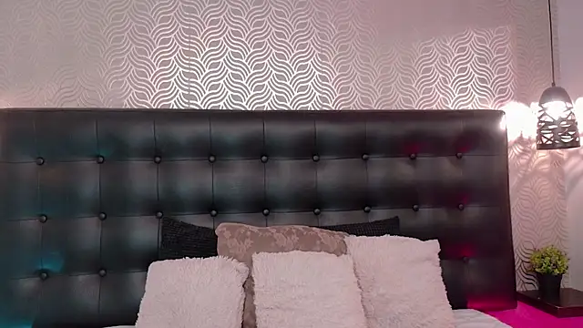 NaiaraMasson  online show from 04-10-26, 12:12