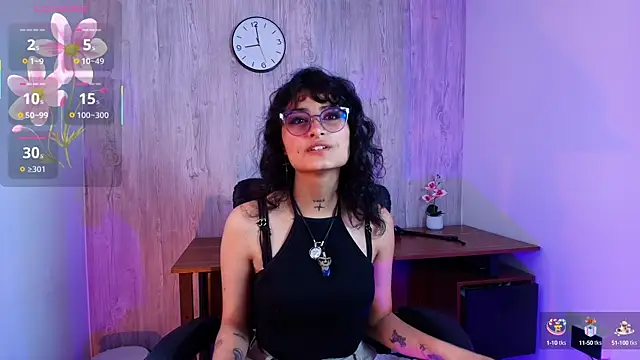 Snapshot of LilyRouset chatting on 09-27-25, 02:01 LilyRouset online show from 09-27-25, 02:01