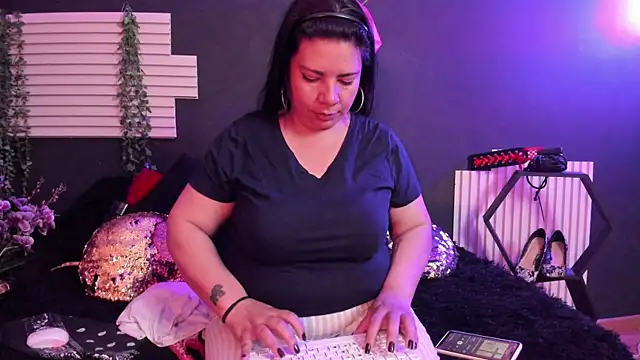 kinky momm online show from 07-13-26, 03:11