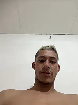 Snapshot of Boy_hot- chatting on 05-11-26, 06:04 Boy hot- online show from 05-11-26, 06:04