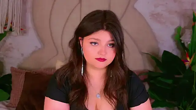 Snapshot of UR_BELLA chatting on 09-30-25, 09:37 UR BELLA online show from 09-30-25, 09:37