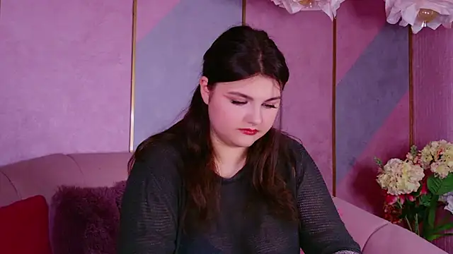 Snapshot of UR_BELLA chatting on 10-18-25, 11:12 UR BELLA online show from 10-18-25, 11:12