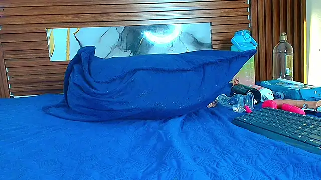 Evelin thompsson online show from 11-29-25, 03:17