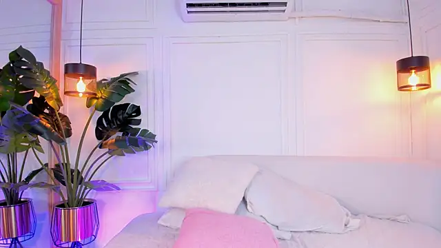 Dafne Hillss online show from 10-25-25, 12:28