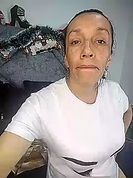 Shantey Laurent online show from 12-20-25, 02:20