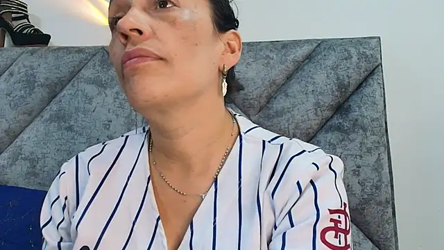 Shantey Laurent online show from 11-22-25, 01:32