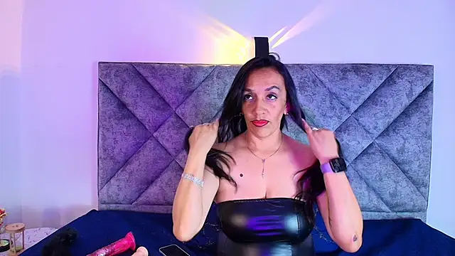 Shantey Laurent online show from 10-06-25, 06:41