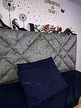 Shantey Laurent online show from 04-12-26, 04:54