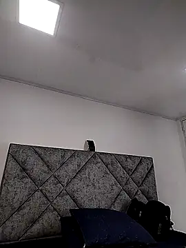 Shantey Laurent online show from 11-28-25, 01:00