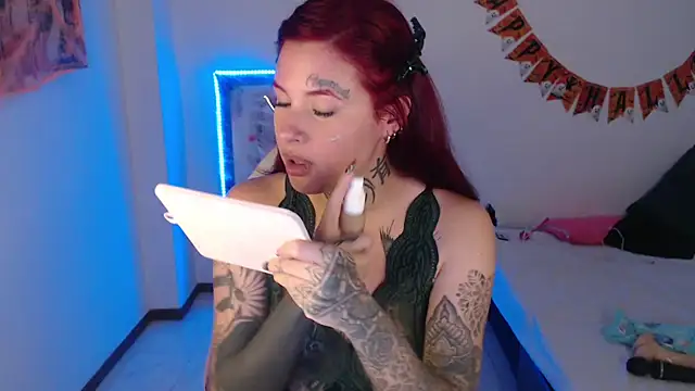 Maddy Vicius19 online show from 10-28-25, 08:41