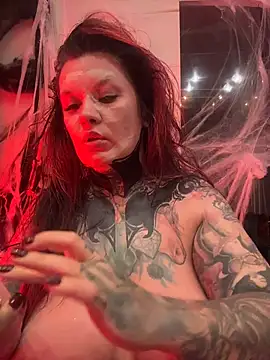 Snapshot of Sabien_DeMonia chatting on 10-31-25, 04:36 Sabien DeMonia online show from 10-31-25, 04:36