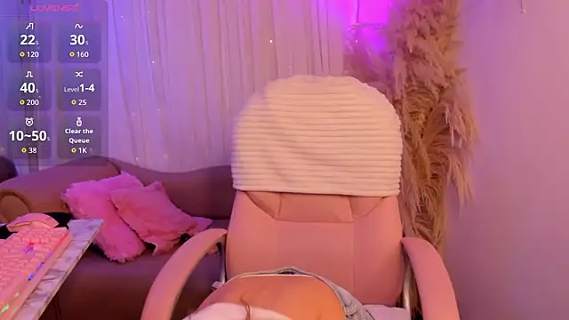 Issa Moon  online show from 10-25-25, 12:54