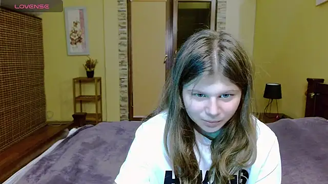 Snapshot of Lilly_Jess chatting on 09-29-25, 06:35 Lilly Jess online show from 09-29-25, 06:35