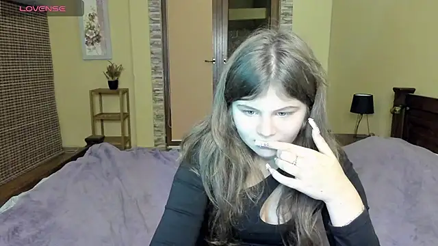 Snapshot of Lilly_Jess chatting on 10-14-25, 07:14 Lilly Jess online show from 10-14-25, 07:14
