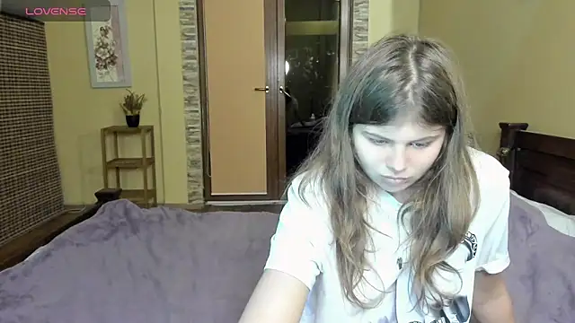 Snapshot of Lilly_Jess chatting on 10-15-25, 06:16 Lilly Jess online show from 10-15-25, 06:16