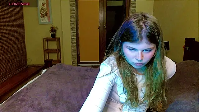 Snapshot of Lilly_Jess chatting on 10-07-25, 05:58 Lilly Jess online show from 10-07-25, 05:58