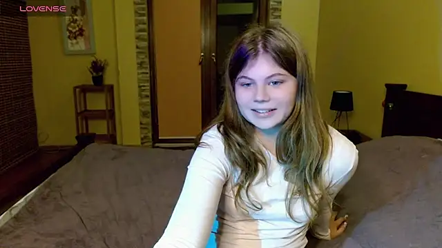 Snapshot of Lilly_Jess chatting on 10-06-25, 06:30 Lilly Jess online show from 10-06-25, 06:30