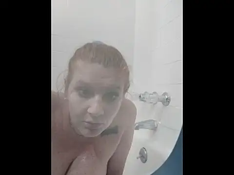 Snapshot of nakedgarbageperson chatting on 10-28-25, 01:10 nakedgarbageperson online show from 10-28-25, 01:10