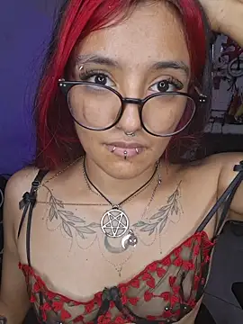 Snapshot of carolinerue chatting on 07-19-26, 12:52 carolinerue online show from 07-19-26, 12:52
