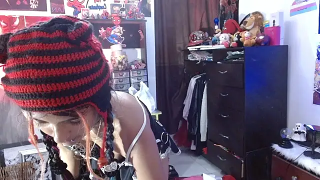 carolinerue online show from 09-22-25, 02:06