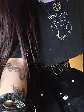 carolinerue online show from 02-15-26, 11:47