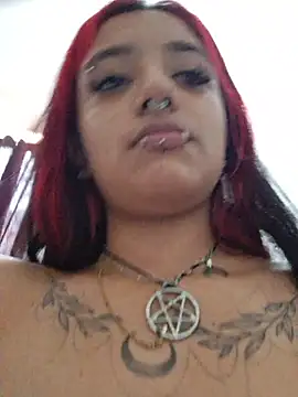 Snapshot of carolinerue chatting on 06-15-26, 06:29 carolinerue online show from 06-15-26, 06:29