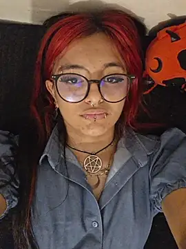 Snapshot of carolinerue chatting on 06-26-26, 11:43 carolinerue online show from 06-26-26, 11:43