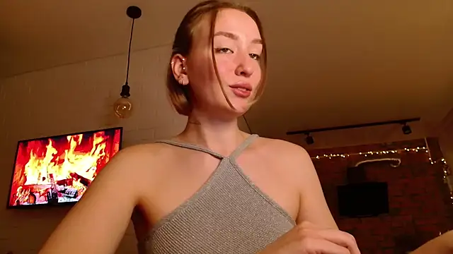 Snapshot of WhitePrincessLuna chatting on 10-19-25, 02:53 WhitePrincessLuna online show from 10-19-25, 02:53