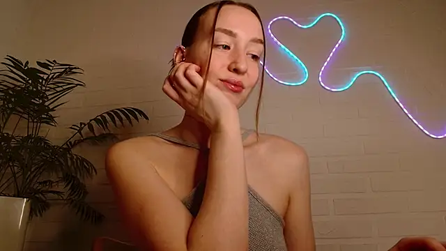 WhitePrincessLuna online show from 03-06-26, 04:13