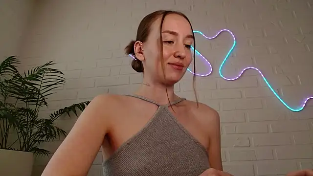WhitePrincessLuna online show from 05-19-26, 02:02