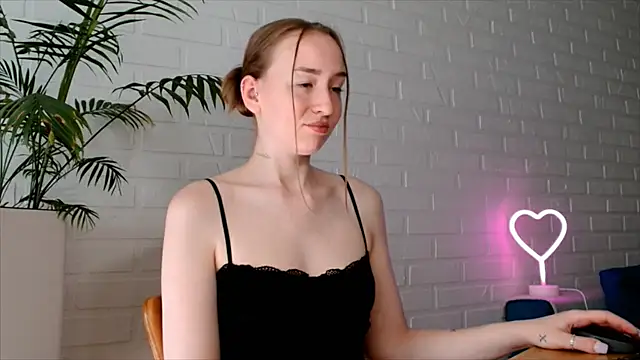 WhitePrincessLuna online show from 07-06-26, 12:34