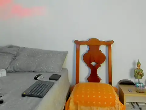 Snapshot of Dusan_greyy chatting on 09-30-25, 04:40 Dusan greyy online show from 09-30-25, 04:40