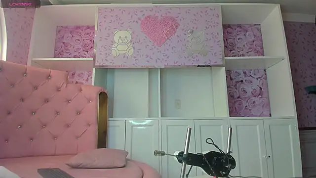 Snapshot of Teffy_Cute_ chatting on 10-13-25, 03:13 Teffy Cute online show from 10-13-25, 03:13