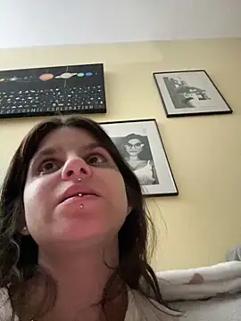 Brutecia2002 online show from 04-01-26, 06:49