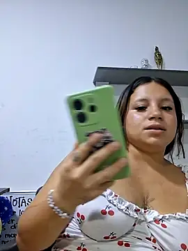 Shell Latina online show from 06-30-26, 02:33