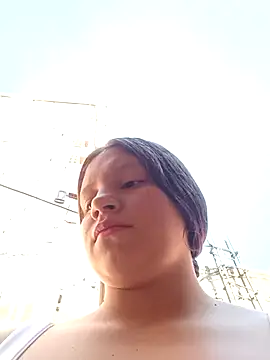 Shell Latina online show from 10-28-25, 01:54