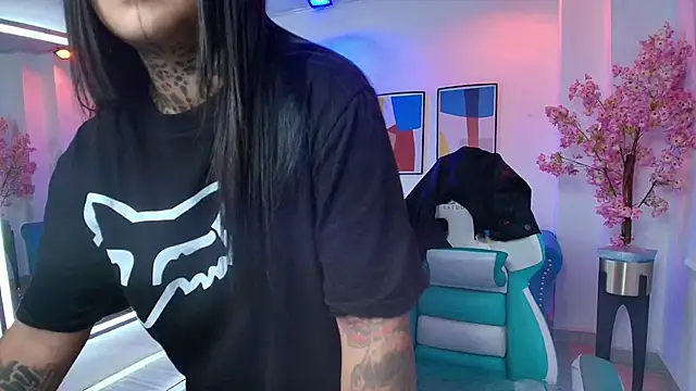 Black roseee online show from 05-24-26, 10:48