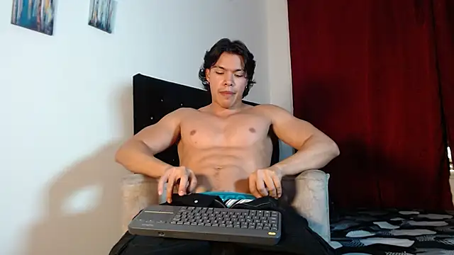 adriel escalante online show from 12-05-25, 03:16