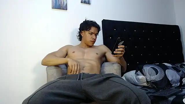 adriel escalante online show from 11-25-25, 03:29