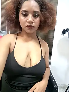 Snapshot of SofyTaylori chatting on 10-17-25, 02:52 SofyTaylori online show from 10-17-25, 02:52