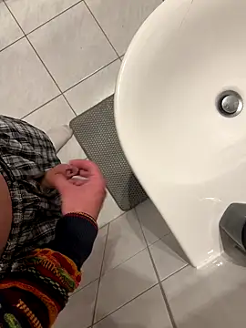 Snapshot of Immerhartundgeil chatting on 09-12-25, 01:39 Immerhartundgeil online show from 09-12-25, 01:39