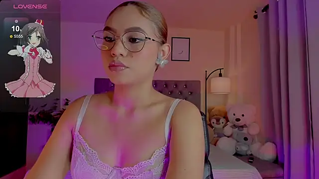 Snapshot of OxanaFedorova1- chatting on 05-21-26, 08:17 OxanaFedorova1- online show from 05-21-26, 08:17