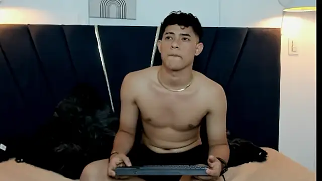 Snapshot of ryan_cum23 chatting on 09-23-25, 01:01 ryan cum23 online show from 09-23-25, 01:01