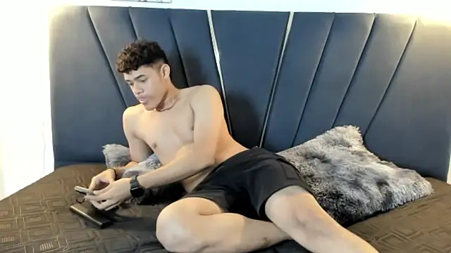 Snapshot of ryan_cum23 chatting on 09-16-25, 01:17 ryan cum23 online show from 09-16-25, 01:17