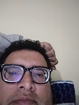 Santiagoqro85 online show from 02-04-26, 04:07