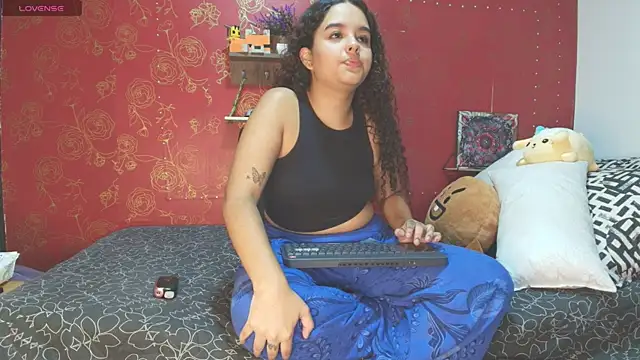 Snapshot of Isis_Bladee chatting on 09-24-25, 04:35 Isis Bladee online show from 09-24-25, 04:35