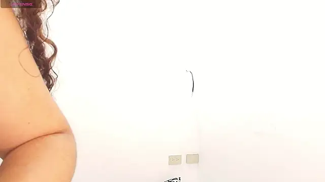 Snapshot of Isis_Bladee chatting on 06-07-26, 02:00 Isis Bladee online show from 06-07-26, 02:00