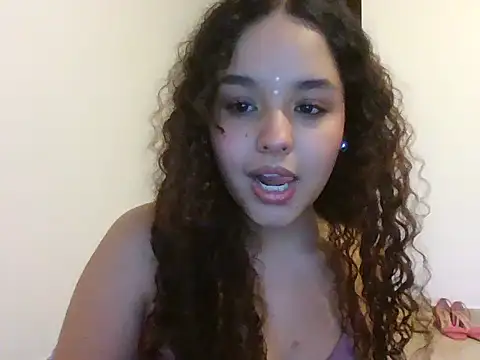 Snapshot of Isis_Bladee chatting on 11-04-25, 10:35 Isis Bladee online show from 11-04-25, 10:35