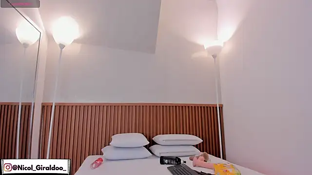 nicol giraldoo online show from 02-20-26, 06:26