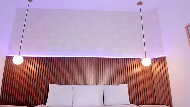 nicol giraldoo online show from 10-24-25, 04:11